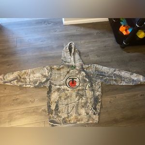 L Cabelas camp hoodie, it’s been used